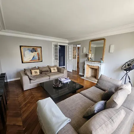 Luxury In 7th District With Tour Eiffel View Apartman