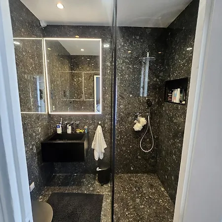 Luxury In 7th District With Tour Eiffel View * Paris