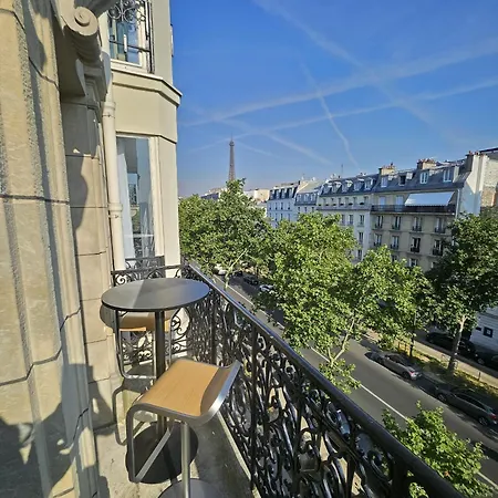 Luxury In 7th District With Tour Eiffel View