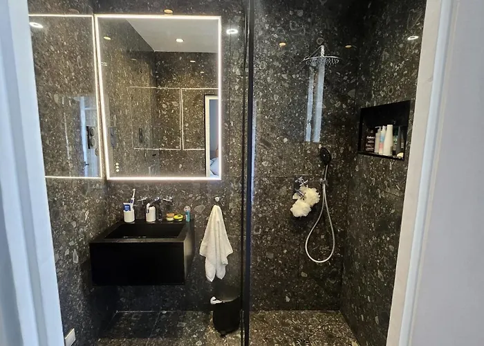 Luxury In 7th District With Tour Eiffel View * Париж