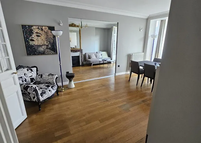 Апартаменты Luxury In 7th District With Tour Eiffel View